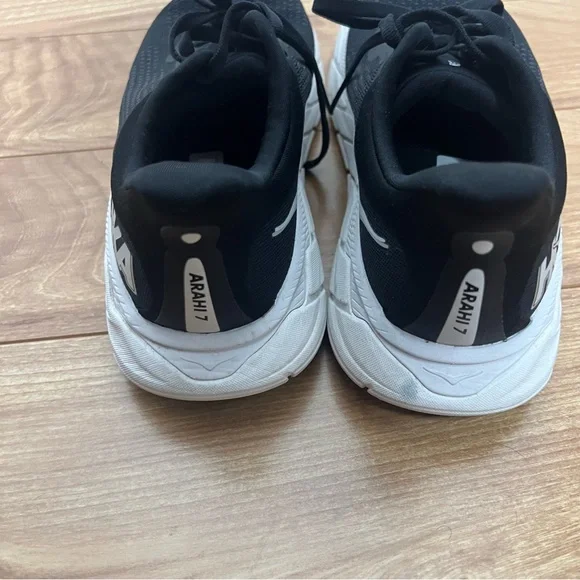 HOKA Arahi 7 Running Shoes – Women’s Size 7.5 – Black/White - Picture 4 of 10